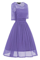 Elegante vestido midi de encaje morado de corte A